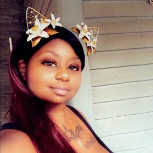 Meet your Posher, Ebony